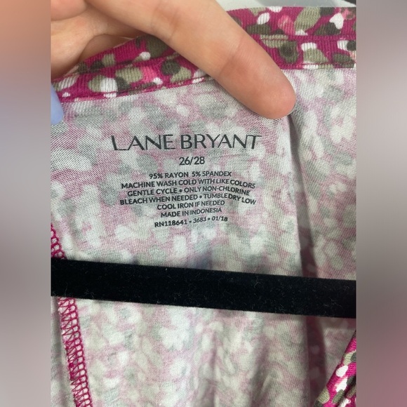 Lane Bryant Pink Sleeveless V-neck Printed Top Size 26/28 Women’s EUC - Picture 5 of 6